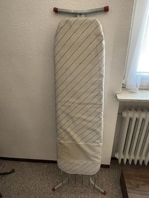 Vintage Bügelbrett, Metall, klappbar, guter Zustand, Gestellfarbe hellblau