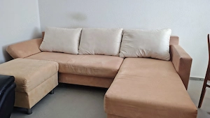 Ein großes Sofa 