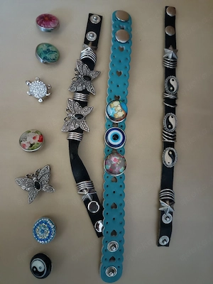 Armband mit Knöpfen 