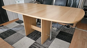 Holz-Esstisch in einem Top-Zustand