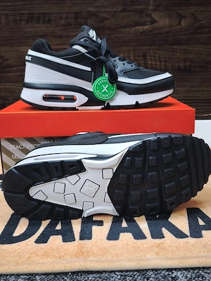 Klassische Nike Air Max Schuhe 