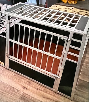 Hunde Tramsportbox für das Auto