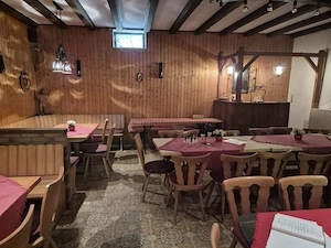 ehemalige Weinprobierstube, geeignet als Lagerraum oder eigene Ideen, sanitäre Anlagen, Lastenaufzug