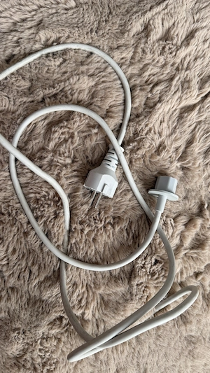 Verkaufe ein Stromkabel   Netzkabel für Apple iMac.