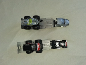 Monstertruck mit Anhänger
