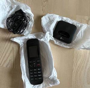 Telekom Speedphone 12 - Schnurlostelefon mit Ladeschale