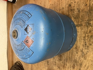 Verschenke Campinggaz Gasflasche 2,75 kg - fast voll