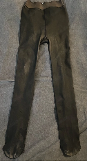 Getragene dicke Nylonstrumpfhose