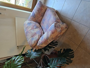 Wohnzimmergarnitur, pastellfarben, Sessel und Sofas
