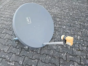 Neue Sat-Antenne 100 cm mit Quad LNB und neuer Halterung