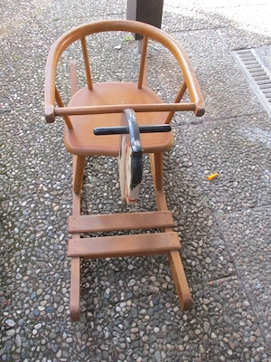 Holzschaukelpferd