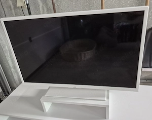 Kleiner weisser TV JVC