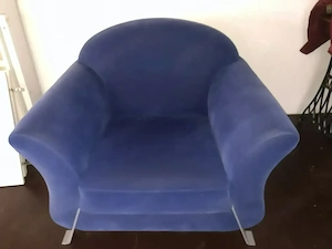Gemütlicher Wohnzimmersessel in blau 