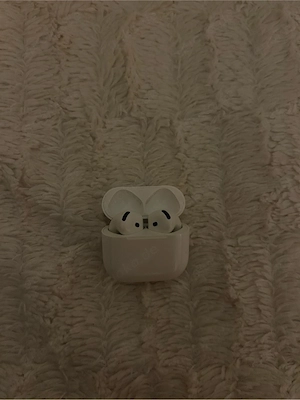Apple AirPods 4