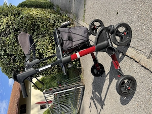 Rollator Topro mit Sitz, Rückenlehne und Tasche