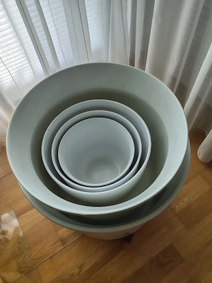 7 Stück Scheurich Blumenübertopfe weiß 42 cm, 31 cm, 25 cm, 24 cm, 20 cm, 17 cm, 16 cm und 12 cm