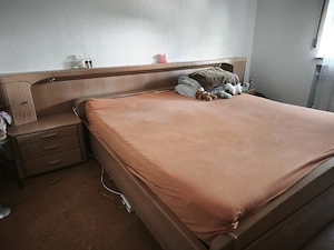 Doppelbett mit 2 Nachttischen und Matratze