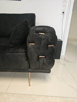 Modernes schwarzes Samtsofa mit verstellbarer Rückenlehne