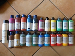 Diverse Acrylfarben und Pinsel   Spachtel