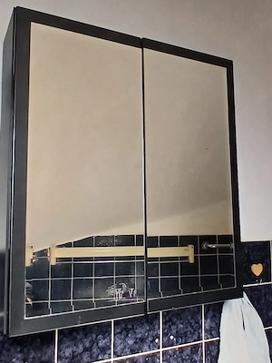 Spiegelschrank