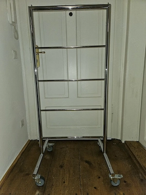 Wie neu! Profi Etagen Kleiderständer Chrom Ständer Garderobe 4 Rollen Laden Geschäft Ausstellung TOP