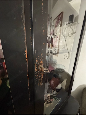 wunderschöner vitrinenschrank 