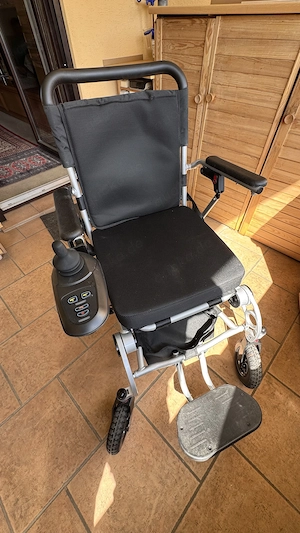 Leichter, klappbarer Elektrorollstuhl Drive Instafold   nur 4 Monate genutzt