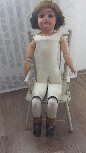 Antike Puppe von ca. 1920 mit Lederkörper und Schlafaugen