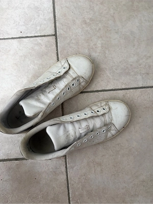 getragene schuhe socken wäsche 