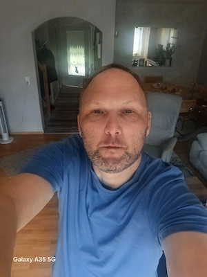 Reifer Daddy50  sucht younge Frau,oder Studentin( 18+) für regelmässige Treffen 