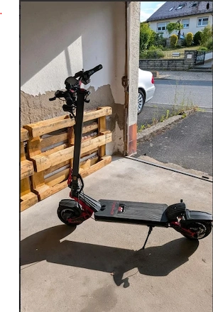 IO Hawk Legend 2.0 (Phoenix) Rot - 19.2 Ah - Dual Motor - Top Zustand