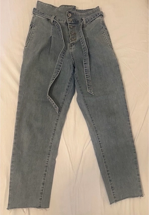 Damen Jeans High Waist mit Bindegürtel   Hellblau   Gr. S