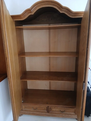 Kleiderschrank zu verschenken
