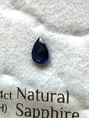 natürlicher Kornblumenblauer Saphir, 0,74 ct, Pear, augenrein mit Zertifikat