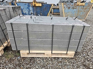 Gabbro Blockstufen aus Naturstein   direkt vom Hersteller