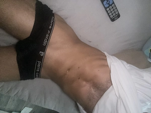 Escort Boy bietet geilen Service an heute sofort 