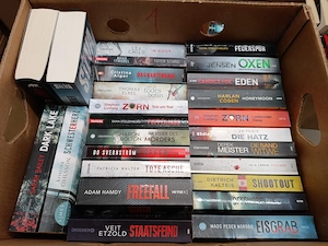 Bücher in 9 Kartons - sehr gut erhalten - Der Preis gilt pro Karton