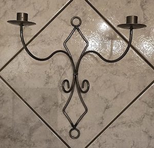Kerzenhalter aus Roheisen zur Wandmontage zu verkaufen !!!