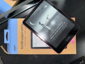 Amazon Kindle Paperwhite 16 GB   Rosa   neuwertig & unbenutzt 