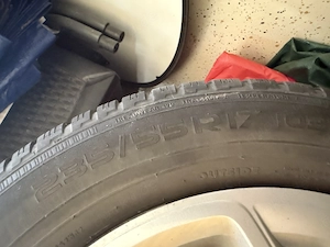 4 Kompletträder für Ford Kuga 235 55 R17 103V XL. Profil 5.5mm.