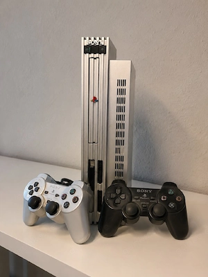 Sony PS2 Silber + 2 Controller + 8MB Memory Card