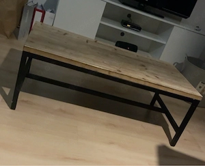 Couchtisch mit Holzplatte schwarzes Metallgestell