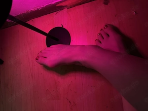 Verkaufe Sexy Fussbilder, getragene Socken und Höschen 