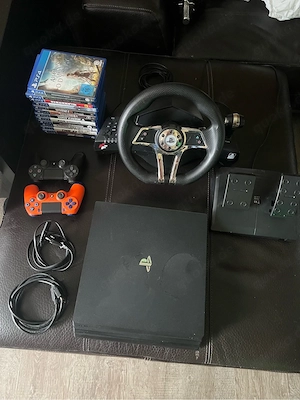 PlayStation 4 Set mit 13 Spielen, Lenkrad und 2 Controllern