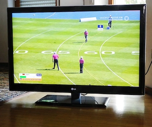 Sehr gut erhaltener 42 Zoll LG Fernseher