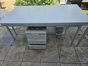 Industrieschreibtisch zu verschenken 