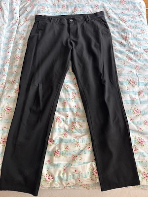 schwarze Stoff-  Chinohose