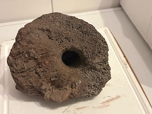 Lavalochgestein Bild 1