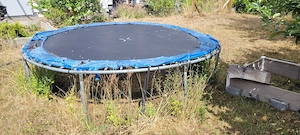 Trampolin mit Sturmanker zu verschenken Durchmesser 3 m