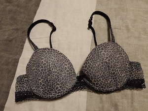 5 Stück Leoparden BHs Größe 75A   verschiedene Modelle & Designs